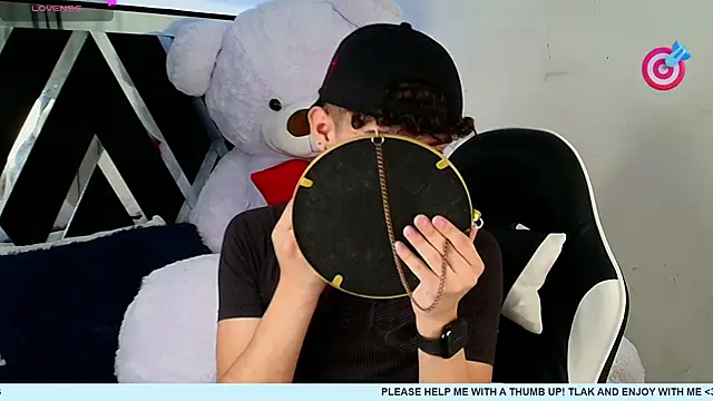 Snapshot of Niico_Cruz chatting on February 19, 2025, 4:34 am Niico Cruz online show from February 19, 2025, 4:34 am