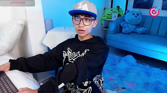 Snapshot of Niico_Cruz chatting on February 28, 2025, 8:20 am Niico Cruz online show from February 28, 2025, 8:20 am