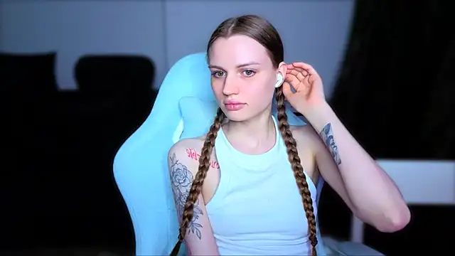 StellaLawless online show from April 21, 2026, 1:42 am