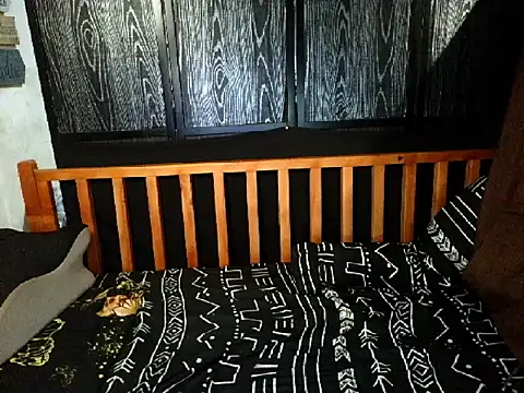 xcathyx online show from April 12, 2026, 10:53 am