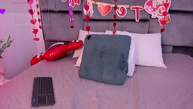 MarilynSmIith online show from February 8, 2025, 2:38 pm