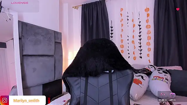 MarilynSmIith online show from October 4, 2025, 12:58 pm