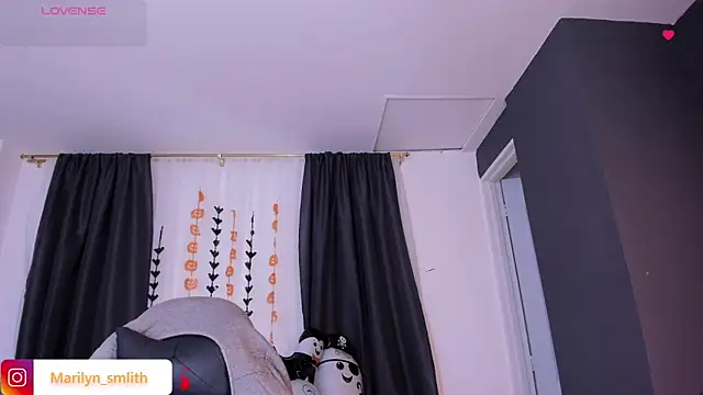 MarilynSmIith online show from October 21, 2025, 11:44 am