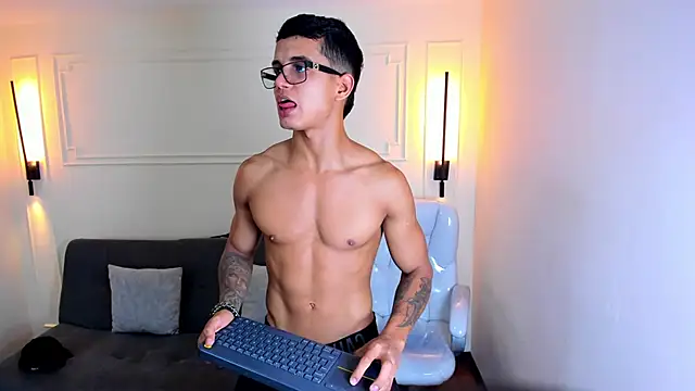 Paradise boy s online show from September 29, 2025, 10:47 pm