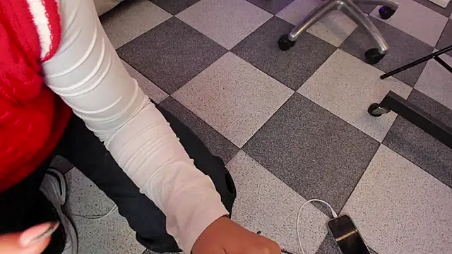 alessiaferry online show from April 22, 2026, 4:41 pm