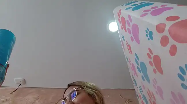 Miabonnett  online show from January 30, 2025, 4:02 pm