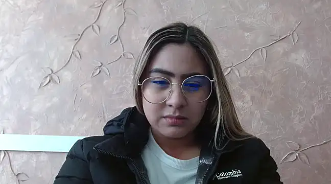 Miabonnett  online show from February 3, 2025, 4:10 pm