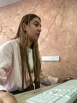 Miabonnett  online show from September 15, 2025, 11:54 am