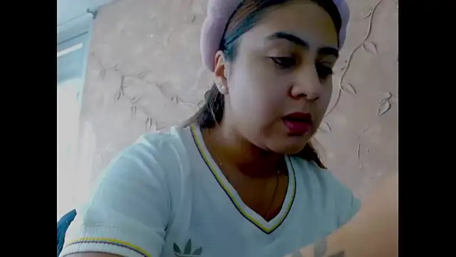 Miabonnett  online show from October 2, 2025, 12:23 pm