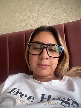 Miabonnett  online show from March 3, 2026, 12:00 pm