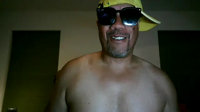 Snapshot of pimpdaddy4ever chatting on May 5, 2026, 2:08 am pimpdaddy4ever online show from May 5, 2026, 2:08 am
