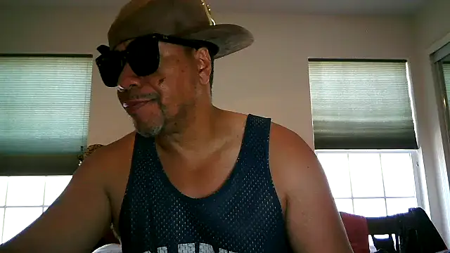 Snapshot of pimpdaddy4ever chatting on May 5, 2026, 6:49 pm pimpdaddy4ever online show from May 5, 2026, 6:49 pm