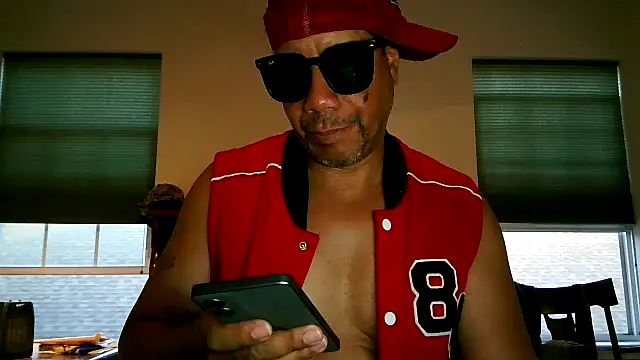 Snapshot of pimpdaddy4ever chatting on May 27, 2026, 11:35 pm pimpdaddy4ever online show from May 27, 2026, 11:35 pm