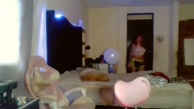 Jennxdolls online show from February 20, 2025, 3:41 pm