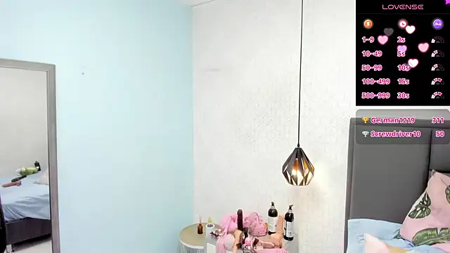 MADISON ROWAN1 online show from February 21, 2025, 6:29 am