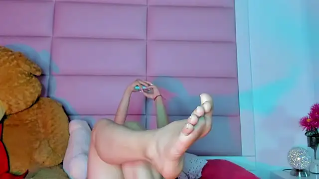 little-Emma online show from February 6, 2025, 3:06 am