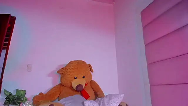 little-Emma online show from September 13, 2025, 3:17 am