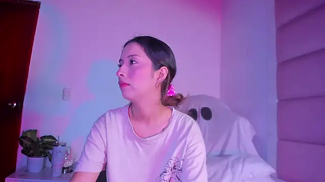 little-Emma online show from October 11, 2025, 3:06 am