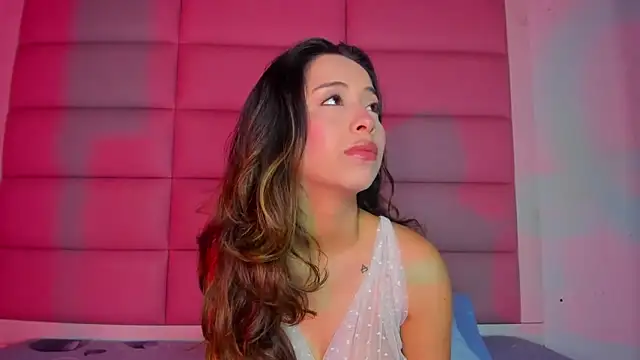 little-Emma online show from December 5, 2025, 3:04 am