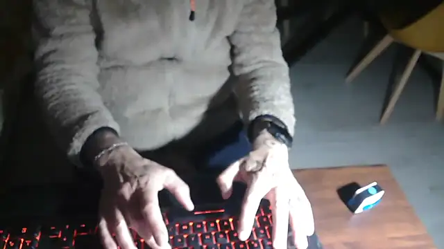 Adri gard online show from March 9, 2026, 9:41 pm