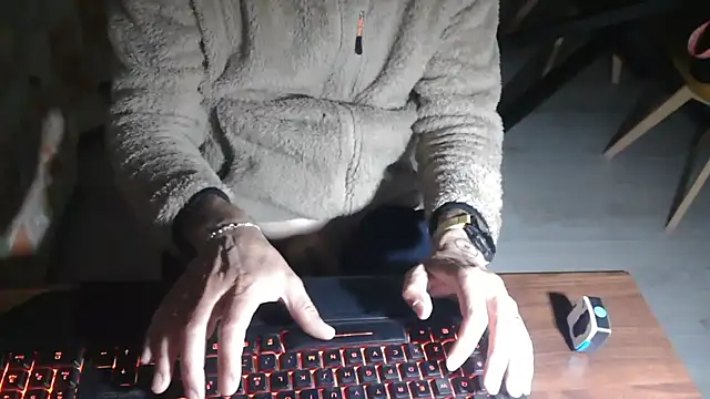 Adri gard online show from April 21, 2026, 8:23 pm