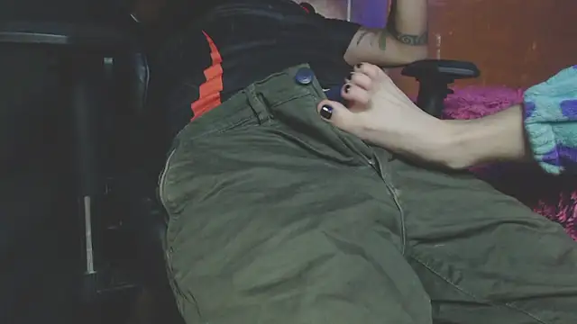 OldManAndGirlishLady online show from January 8, 2025, 2:25 am