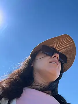 Reinacatchile online show from February 22, 2026, 3:21 pm