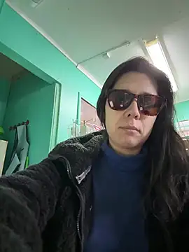 Reinacatchile online show from March 12, 2026, 3:18 pm