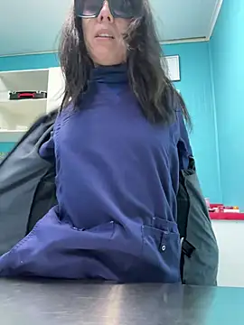 Reinacatchile online show from April 23, 2026, 9:06 pm