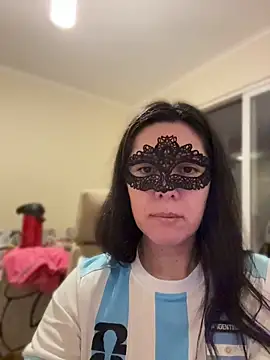 Snapshot of Reinacatchile chatting on July 4, 2026, 1:45 am Reinacatchile online show from July 4, 2026, 1:45 am