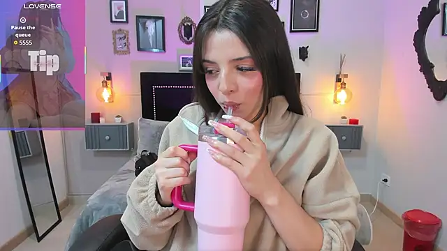 Charlotte  Benett online show from October 7, 2025, 3:36 am