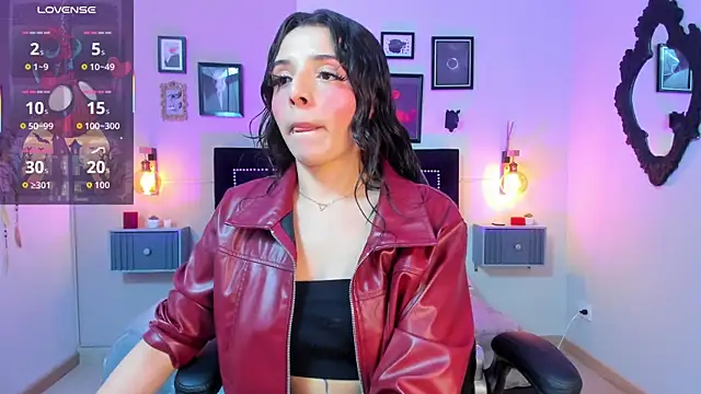 Charlotte  Benett online show from November 3, 2025, 4:36 am