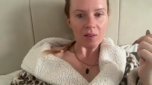 redheadrosie69 online show from September 30, 2025, 8:41 am