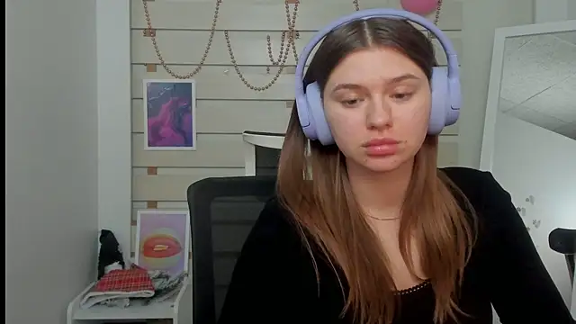 Josephine Kiss online show from February 23, 2025, 4:35 pm