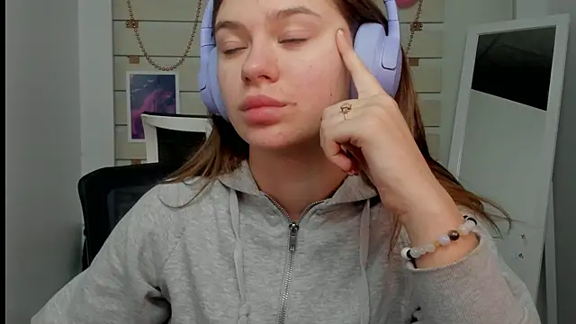 Josephine Kiss online show from February 25, 2025, 12:45 pm