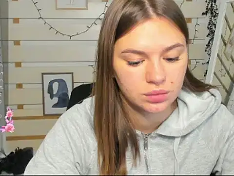 Josephine Kiss online show from November 28, 2025, 12:19 pm