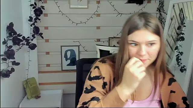 Josephine Kiss online show from April 6, 2026, 12:28 pm