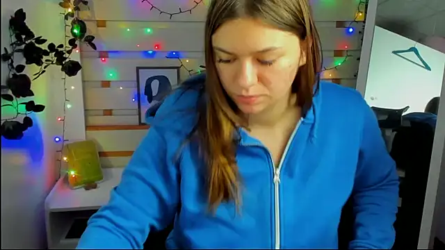 Josephine Kiss online show from April 15, 2026, 1:18 pm