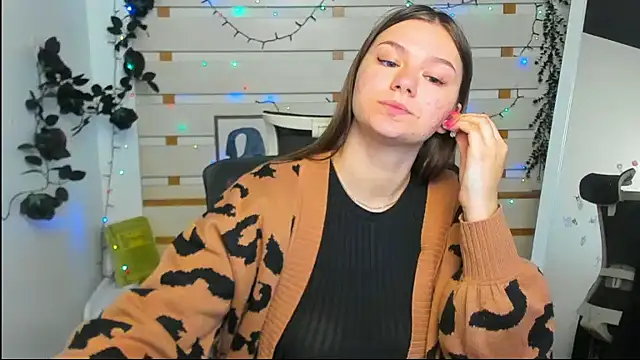 Josephine Kiss online show from April 24, 2026, 6:16 am