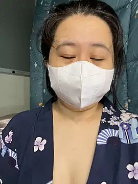 ninini92 online show from March 6, 2025, 1:14 pm