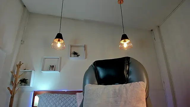 Jayden Jonnes online show from April 18, 2026, 11:47 am