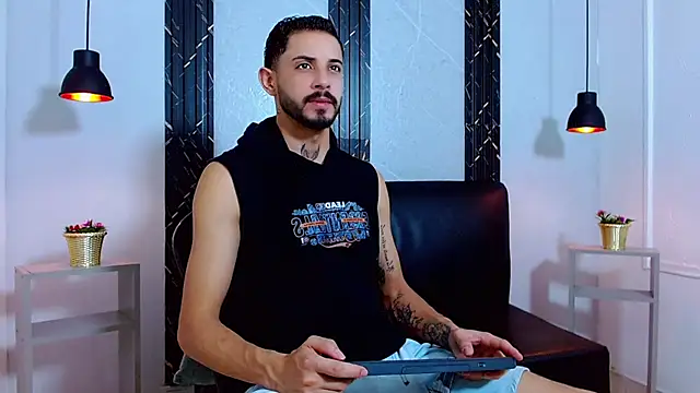 Snapshot of Erick_Wall chatting on July 18, 2026, 1:54 am Erick Wall online show from July 18, 2026, 1:54 am