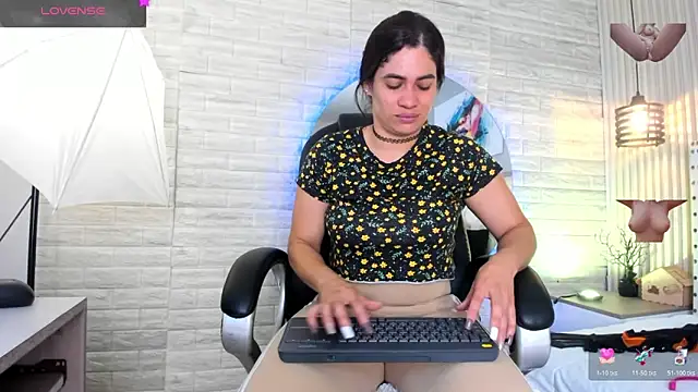 sussy  stone online show from April 4, 2026, 12:02 pm