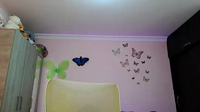 caroline jonson online show from September 20, 2025, 2:29 pm