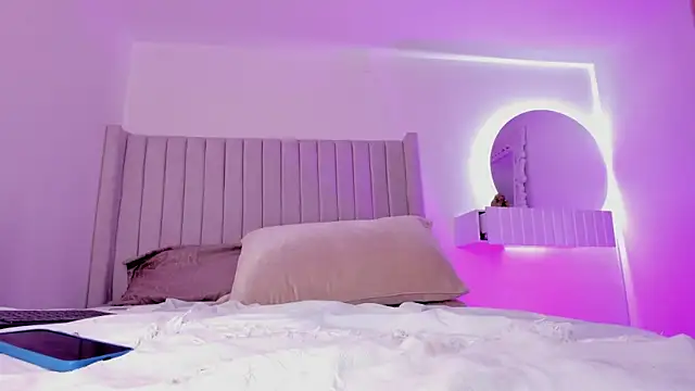 Shelynna azzul online show from February 7, 2025, 2:40 am