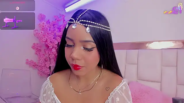 SenniaBella online show from March 21, 2025, 1:45 pm