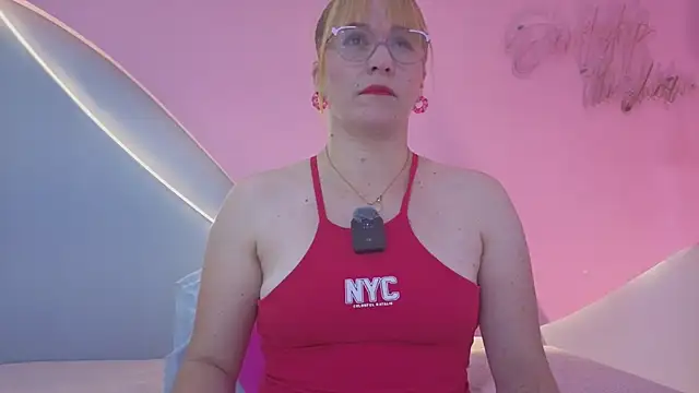 Snapshot of AllisonRoberts_ chatting on June 7, 2026, 1:59 pm AllisonRoberts online show from June 7, 2026, 1:59 pm