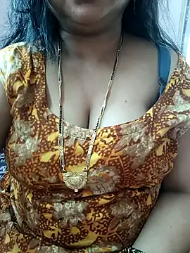 cuteyqueen online show from November 3, 2025, 6:03 am