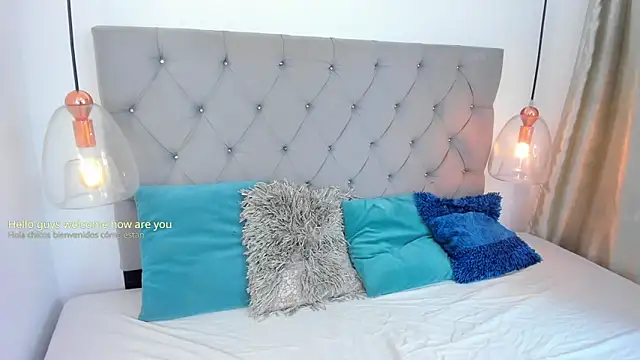 KimberlyCutee online show from April 21, 2026, 8:01 pm