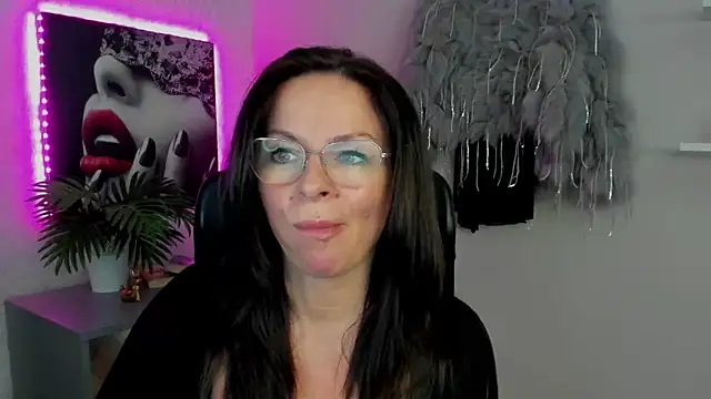 HelenLuxx online show from March 12, 2025, 10:16 am